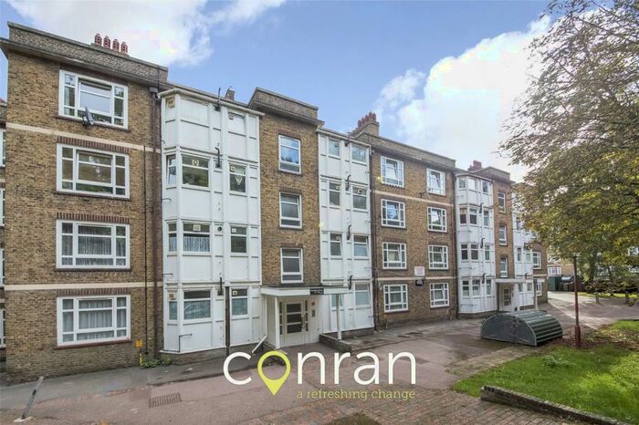 2 Bedroom Apartment To Rent In Gooding House, Valley Grove, SE7