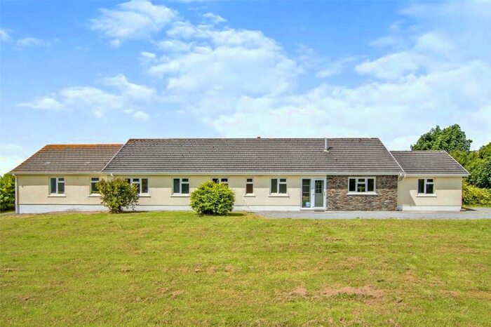 6 Bedroom Bungalow For Sale In Yerbeston, Kilgetty, SA68