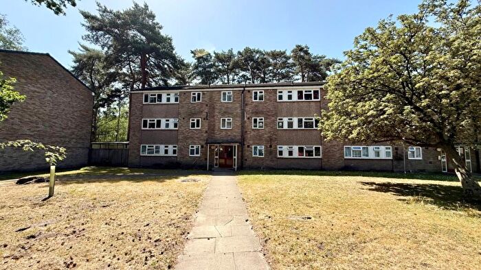 2 Bedroom Flat To Rent In Harmans Water Road, Bracknell, Berkshire, RG12