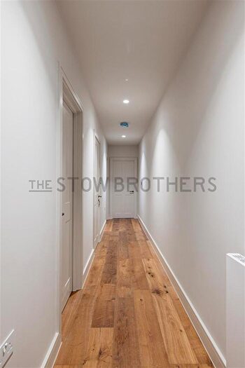 2 Bedroom Flat To Rent In Hoe Street, London, E17