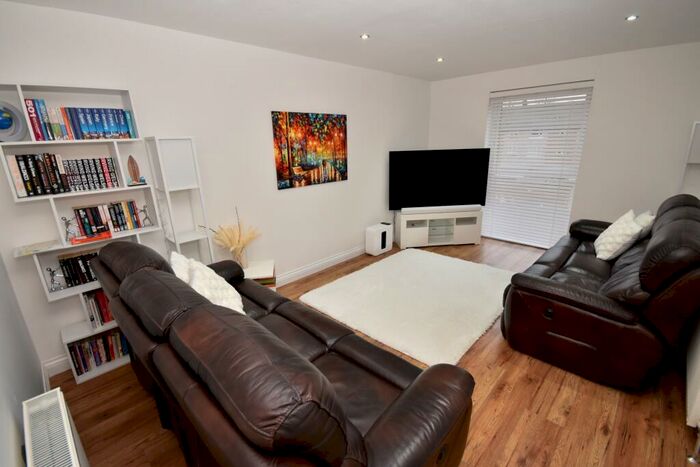 2 Bedroom Flat For Sale In Elm Tree Court, Cottingham, East Riding Of Yorkshire, HU16