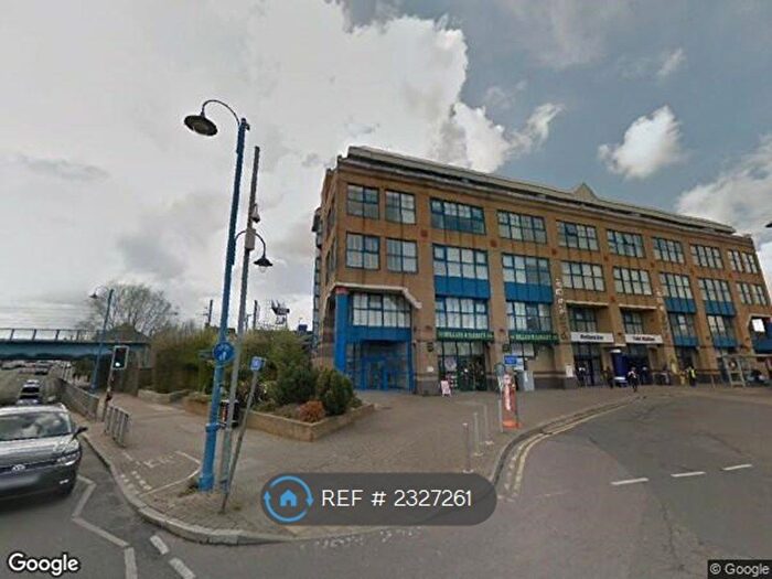 1 Bedroom Flat To Rent In Darkes Lane, Potters Bar, EN6