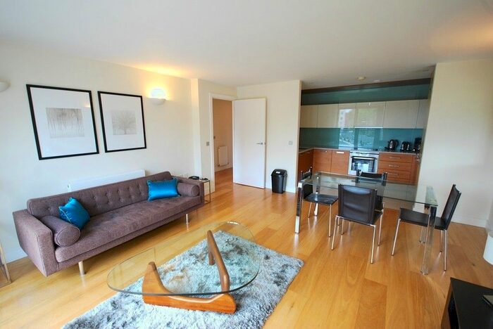 1 Bedroom Flat To Rent In St William's Court, Gifford Street, Kings Cross, London, N1
