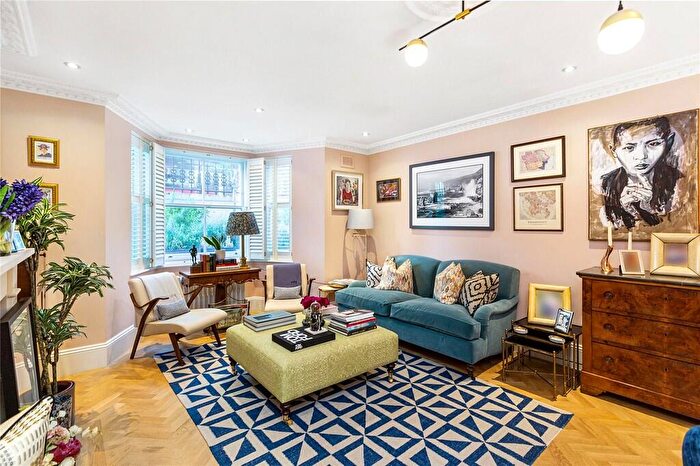 2 Bedroom Apartment To Rent In Redcliffe Gardens, Chelsea, SW10