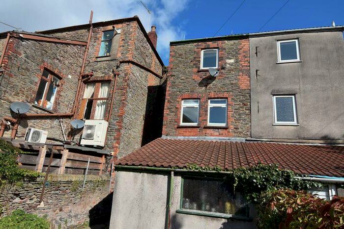 3 Bedroom Flat To Rent In Broad Street, Staple Hill, BS16