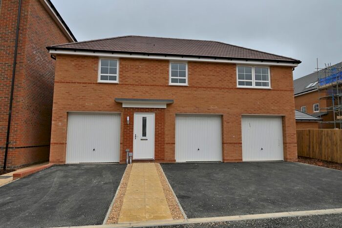 2 Bedroom Flat To Rent In Skylark Avenue, Peacehaven, BN10