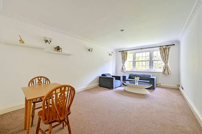 2 Bedroom Flat To Rent In Wimbledon Park Side, Southfields, London, SW19