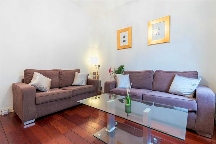 1 Bedroom Flat To Rent In Hertford Street, Mayfair, W1J
