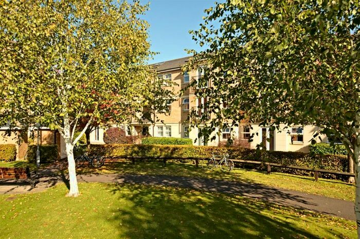 3 Bedroom Flat To Rent In Venneit Close, OX1