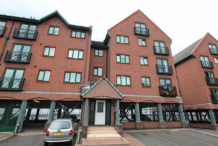 2 Bedroom Flat To Rent In South Ferry Quay, Liverpool, L3