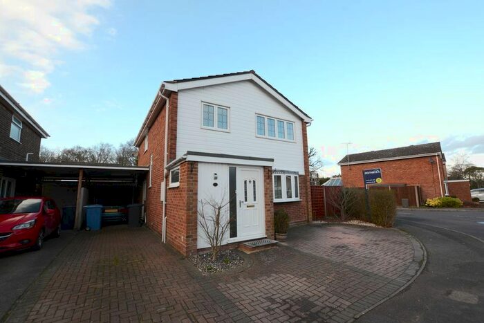 4 Bedroom Detached House To Rent In Globe Farm Lane, Blackwater, Camberley, GU17