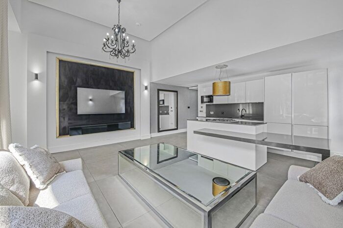 3 Bedroom Flat To Rent In The Water Garden, Burwood Place, Paddington, London, W2