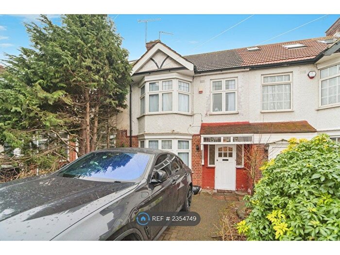 3 Bedroom Terraced House To Rent In Buckhurst Way, Buckhurst Hill, IG9