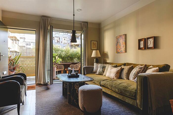 2 Bedroom Apartment For Sale In Wintergreen Court, Hackney, E9