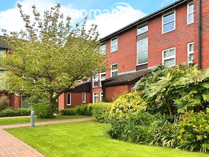2 Bedroom Flat For Sale In Fountain Gardens, Windsor, Berkshire, SL4