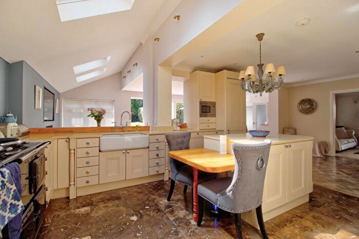 5 Bedroom Detached House For Sale In Reading Road, Winnersh, Wokingham, RG41