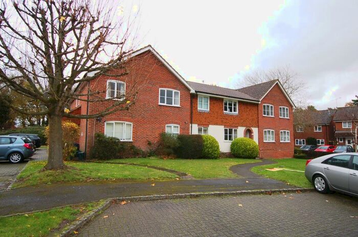 1 Bedroom Flat To Rent In Laird Court, Bagshot, GU19