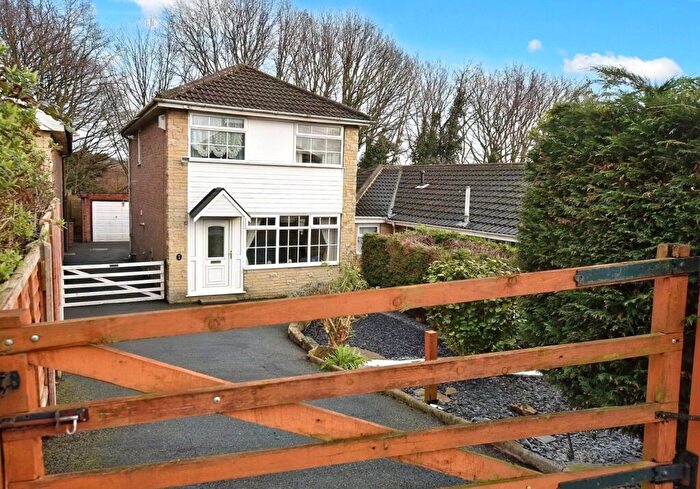3 Bedroom Detached House For Sale In Woodhall Drive, Kirkstall, Leeds, LS5