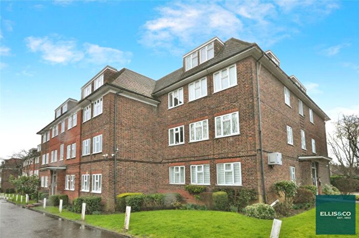 2 Bedroom Apartment To Rent In Granville Place, High Road, London, N12