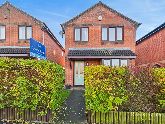 3 Bedroom Detached House For Sale In Kingsbury Way, Kingswood, Hull, East Yorkshire, HU7