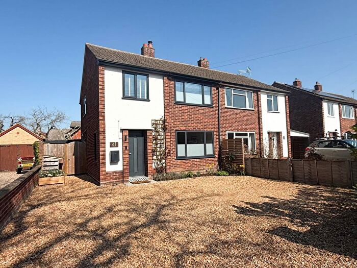 3 Bedroom Semi Detached House For Sale In Bury Road, Stapleford, Cambridge, CB22