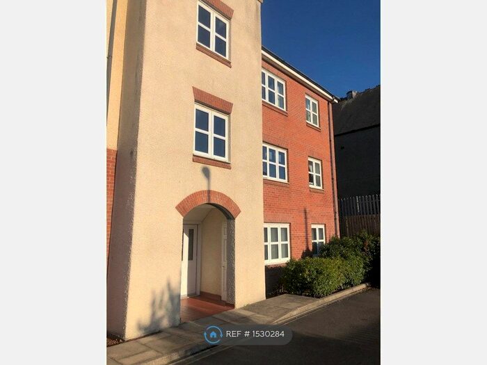 2 Bedroom Flat To Rent In Dukesfield, Shiremoor, Newcastle Upon Tyne, NE27
