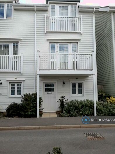 3 Bedroom Semi-Detached House To Rent In Maine Street, Reading, RG2