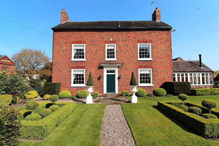 5 Bedroom Country House For Sale In Cedar Farmhouse And Cedar Barn Offices Draycott, DE72