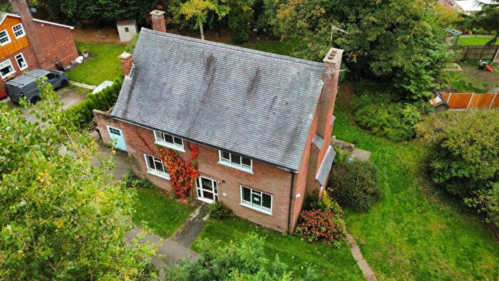 3 Bedroom Detached House For Sale In Stourbridge Road, Hagley, Stourbridge, DY9