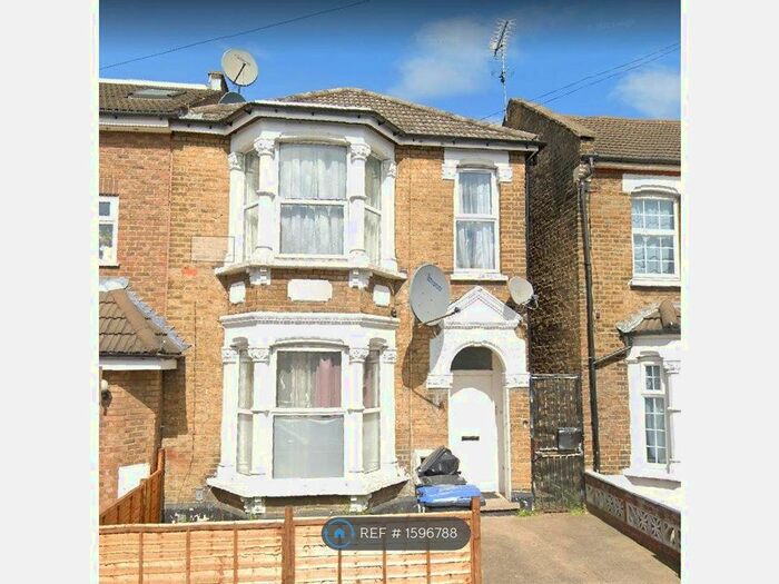 2 Bedroom Flat To Rent In Grosvenor Road, London, N9
