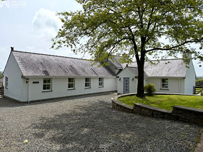4 Bedroom Character Property For Sale In Pencraigwen, Llannerch-y-medd, Anglesey, LL71
