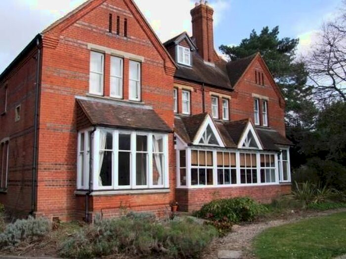 1 Bedroom Flat To Rent In Church Mews, Woodley, Reading, RG5