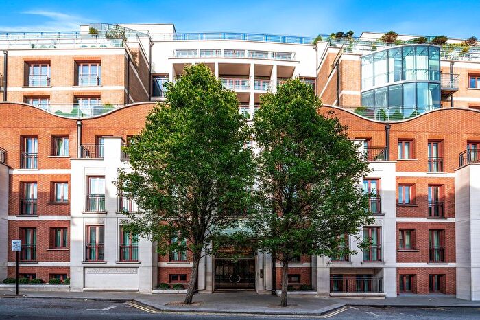 3 Bedroom Flat To Rent In Lancelot Place, SW7