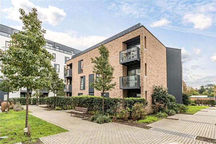 1 Bedroom Flat For Sale In Garfield Road, Addlestone, Surrey, KT15