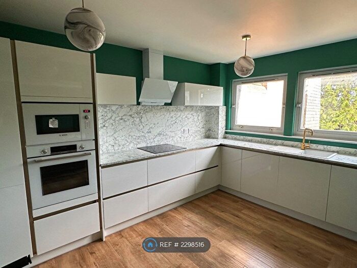 2 Bedroom Flat To Rent In Ballinard Gardens, Broughty Ferry, Dundee, DD5