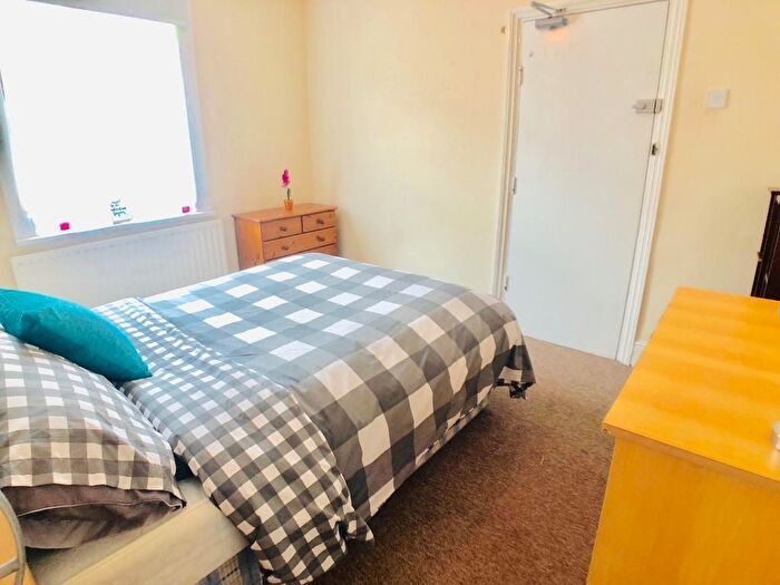3 Bedroom Terraced House For Sale In Cardigan Street, Luton, LU1