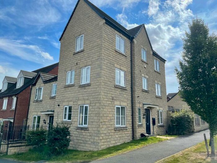 4 Bedroom Semi-Detached House To Rent In Maple Gardens, Leeds, LS14