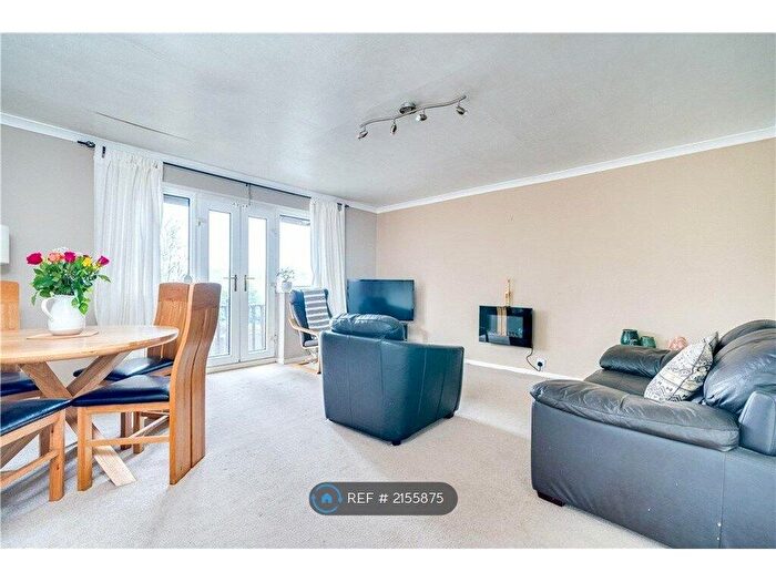 3 Bedroom Terraced House To Rent In Southcliffe Drive, Baildon, BD17