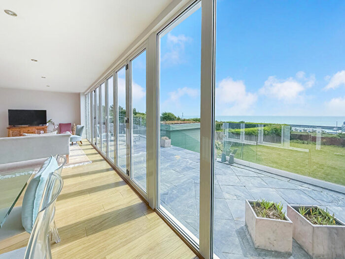 4 Bedroom Detached House For Sale In The Cliff, Brighton, BN2