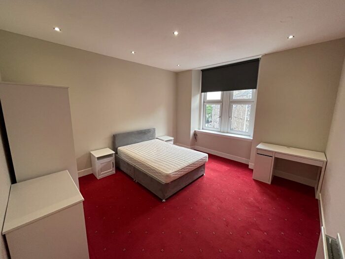 3 Bedroom Flat To Rent In / Blackness Road, Dundee, DD1