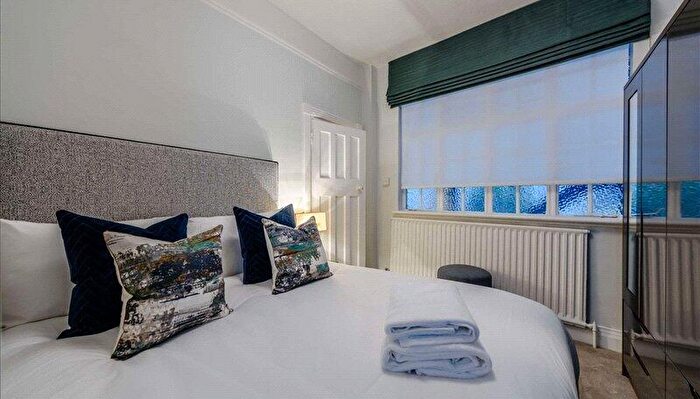 1 Bedroom Flat To Rent In Park Road, London, NW8