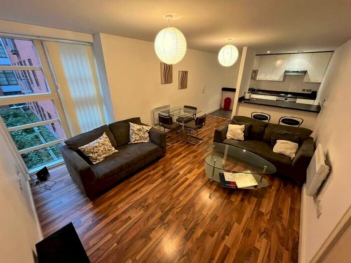 2 Bedroom Apartment To Rent In The Quadrangle, Lower Ormond Street, Manchester, M1