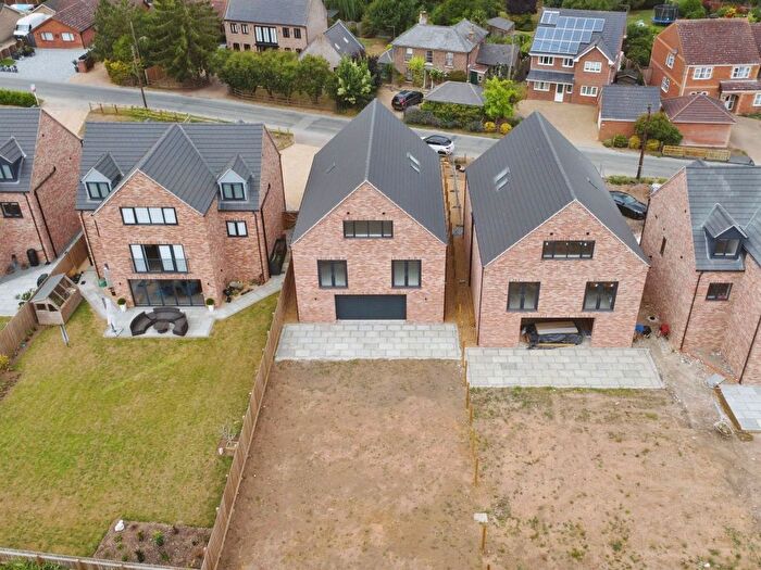 4 Bedroom Detached House For Sale In Stow Road, Wiggenhall St. Mary Magdalen, King's Lynn, PE34