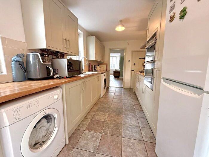 3 Bedroom End Of Terrace House For Sale In Downs Road, Dunstable, LU5
