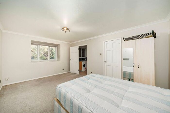 Studio To Rent In Cambridge Gardens, London, N10