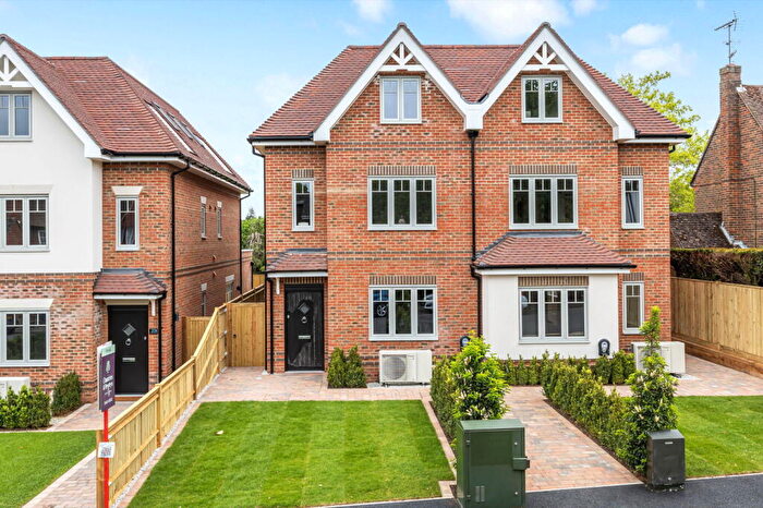 4 Bedroom Semi-Detached House For Sale In Pit Farm Road, Guildford, GU1