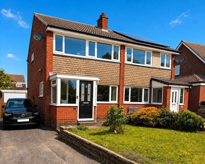 3 Bedroom Semi-Detached House For Sale In Bodiham Hill, Garforth, Leeds, LS25