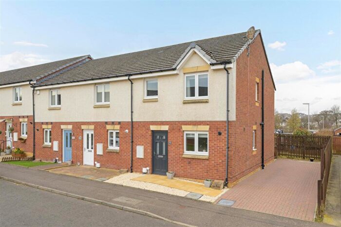 3 Bedroom End Of Terrace House For Sale In Middlebank Rise, Dunfermline, KY11