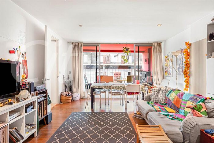 3 Bedroom Flat To Rent In Space Works Building, Plumbers Row, London, E1