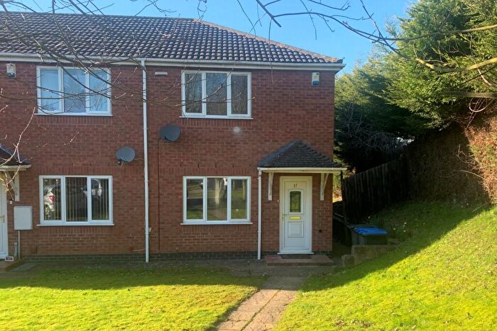 2 Bedroom End Of Terrace House To Rent In East Street, Rugby, Warwickshire, CV21